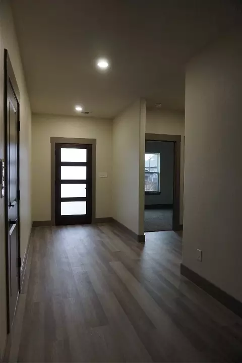 Entry Way - 405 W Hull St, Denison, TX 75020 photo 2 of 3