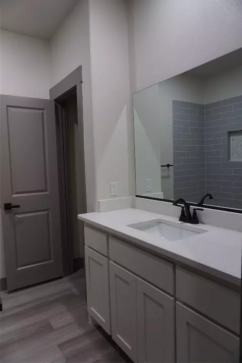 Bath - 405 W Hull St, Denison, TX 75020 photo 4 of 7