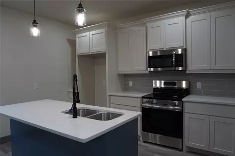 Kitchen - 405 W Hull St, Denison, TX 75020 photo 2 of 4
