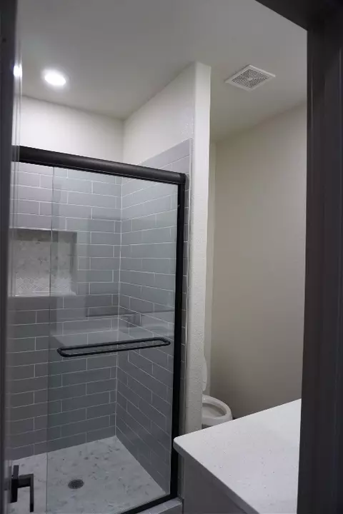 Bath - 405 W Hull St, Denison, TX 75020 photo 3 of 7