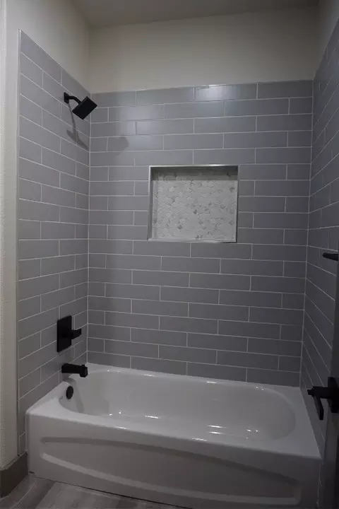 Bath - 405 W Hull St, Denison, TX 75020 photo 5 of 7