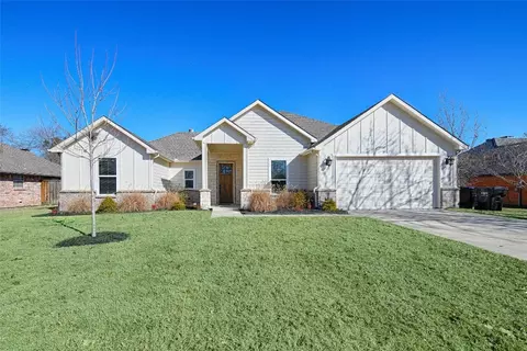 522 Highland Oaks Dr, Greenville, TX 75402