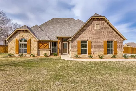 300 Miramar Cir, Weatherford, TX 76085