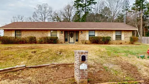 1100 San Salvador, Longview, TX 75602
