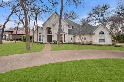6037 Forest River Dr, Fort Worth, TX 76112