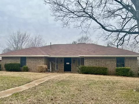740 41st St SW, Paris, TX 75460