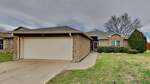 6561 Meadowlark Ln E, Watauga, TX 76148