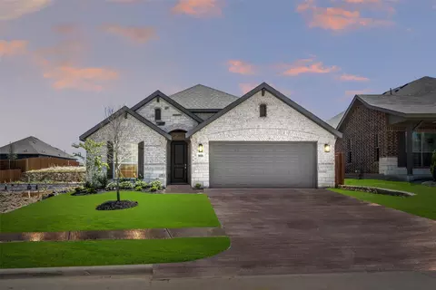 906 Versailles Ct, Cleburne, TX 76033