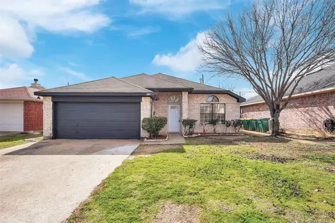 815 Ragland Dr, Cedar Hill, TX 75104