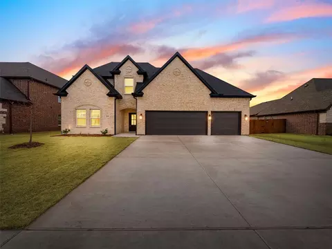 909 Eva Ln, Greenville, TX 75402
