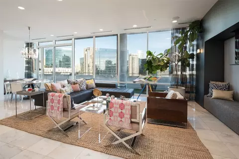 2408 Victory Park Ln #1439, Dallas, TX 75219