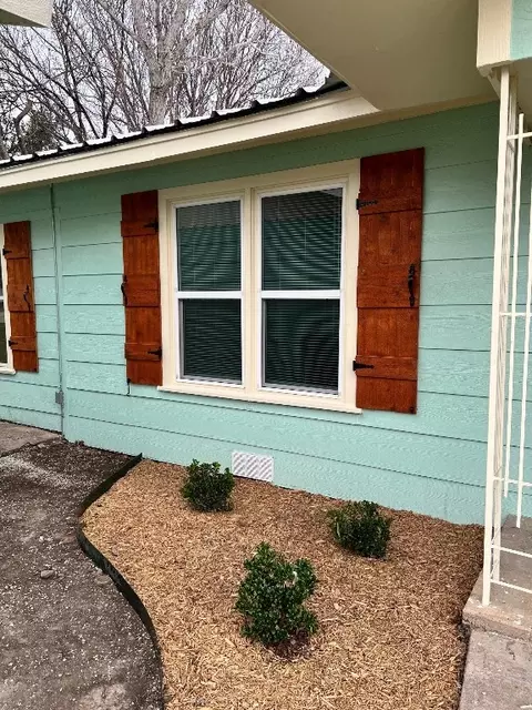Exterior - 204 Sunset Dr, Comanche, TX 76442 photo 3 of 9