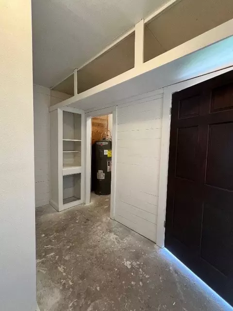 Exterior - 204 Sunset Dr, Comanche, TX 76442 photo 4 of 9
