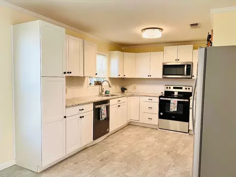 Kitchen - 204 Sunset Dr, Comanche, TX 76442 photo 1 of 3