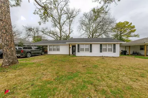 2421 Douglas Dr, Bossier City, LA 71111