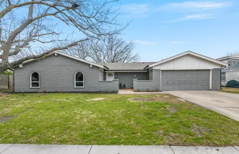 5809 Carolyn Dr, North Richland Hills, TX 76180