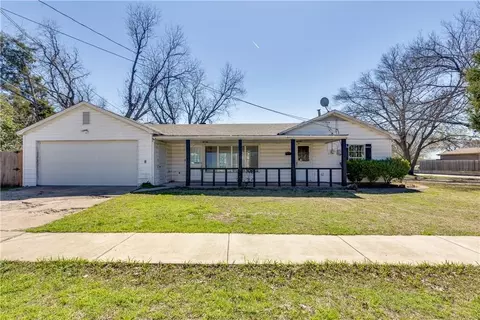 902 SE 10th St, Grand Prairie, TX 75051