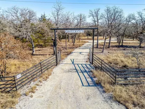 1014 Ten Box Rd, Sunset, TX 76270