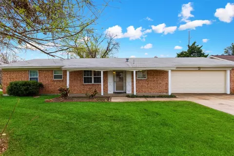 9001 Glenn Dr, White Settlement, TX 76108