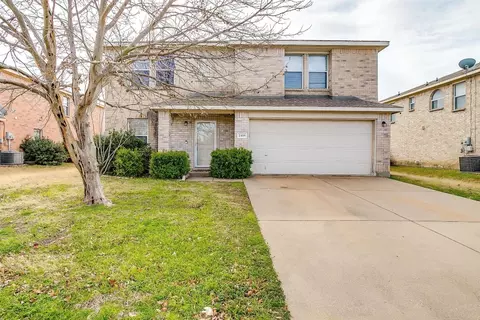 2419 Canyon Springs Dr, Grand Prairie, TX 75052