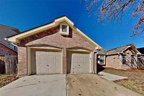 4742 Hollow Tree Dr, Arlington, TX 76018
