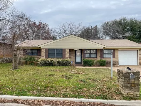 113 Sherry Ct, Weatherford, TX 76086