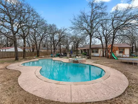 1805 Whispering Oaks St, Burleson, TX 76028