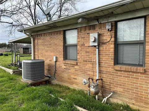 Exterior - 1327 Johns Ave, Lancaster, TX 75134 photo 5 of 12