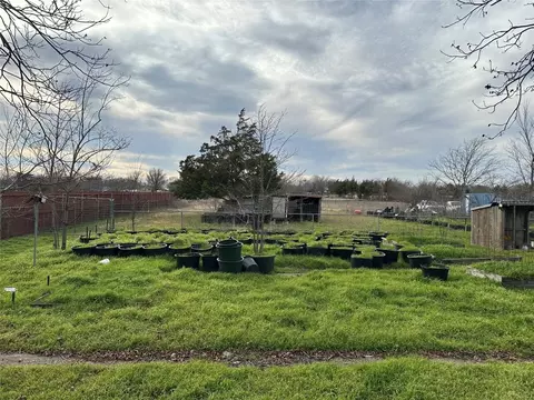 Exterior - 1327 Johns Ave, Lancaster, TX 75134 photo 9 of 12