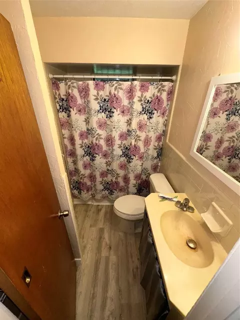 Bath - 1327 Johns Ave, Lancaster, TX 75134 photo 1 of 3