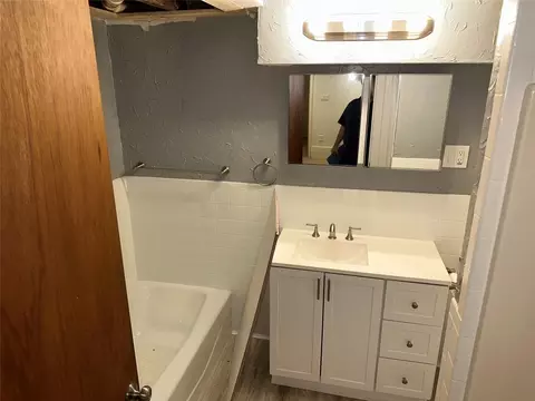 Bath - 1327 Johns Ave, Lancaster, TX 75134 photo 3 of 3
