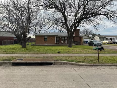 1327 Johns Ave, Lancaster, TX 75134