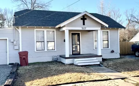 507 W 7th St, Bonham, TX 75418