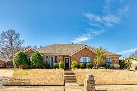 2817 Clearmeadow St, Bedford, TX 76021