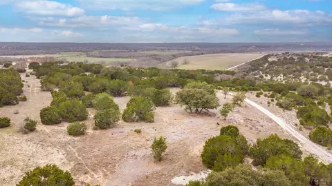 132 River Shoals Dr, Kempner, TX 76539