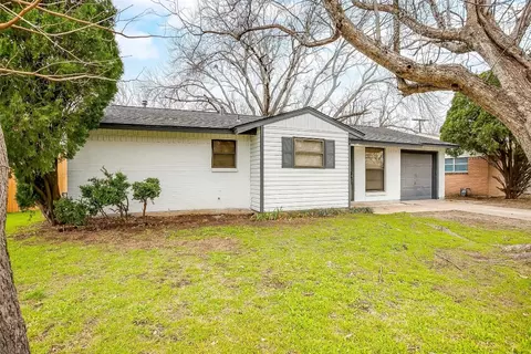 133 Springtide Dr, Burleson, TX 76028