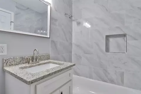 Bath - 201 Windward Way, Euless, TX 76040 photo 2 of 5