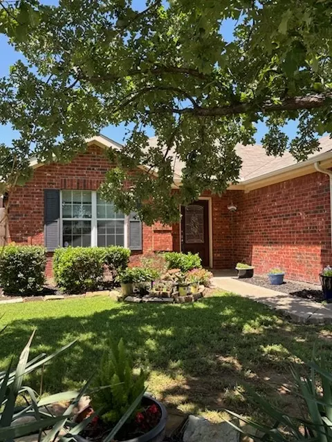 3521 Hermalinda Dr, Denton, TX 76207