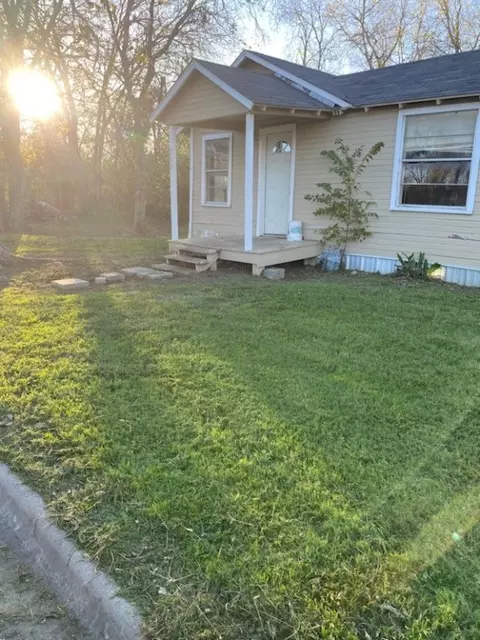 713 Culberson Ave, Groesbeck, TX 76642