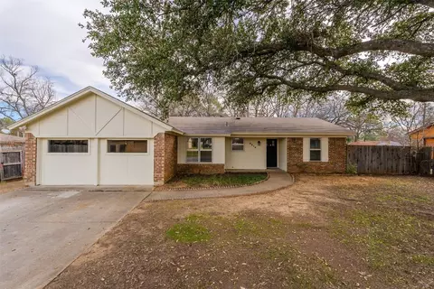5215 Windy Meadow Dr, Arlington, TX 76017