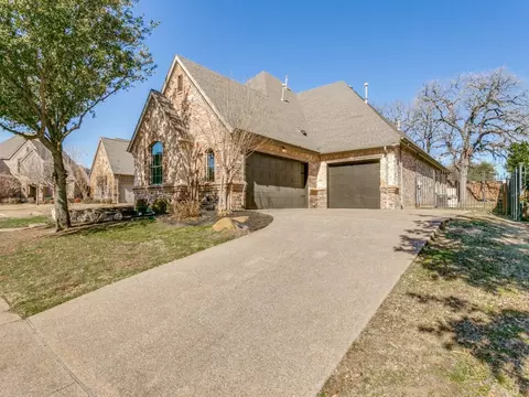 9005 Cedar Bluffs Dr, North Richland Hills, TX 76182