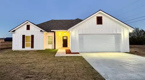 910 S Avenue J, Clifton, TX 76634