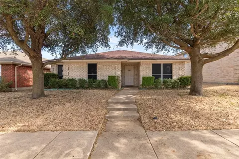 616 Horseshoe Ct, Desoto, TX 75115