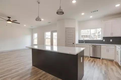 5725 Stonegate Cir, Granbury, TX 76048