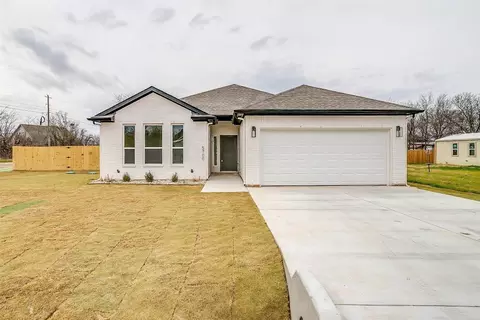5700 Belaire Cir, Granbury, TX 76048