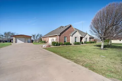 205 S Sheppard St, Frost, TX 76641