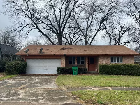 707 S Morris St, Gainesville, TX 76240