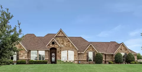 1607 Crow Creek Dr, Granbury, TX 76049