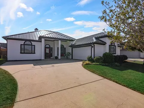 7341 Lake Rock Dr, Fort Worth, TX 76179