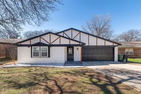4900 Crest Dr, Arlington, TX 76017